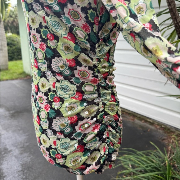 Green Abstract Ruched Long Sleeve - Picture 13 of 17